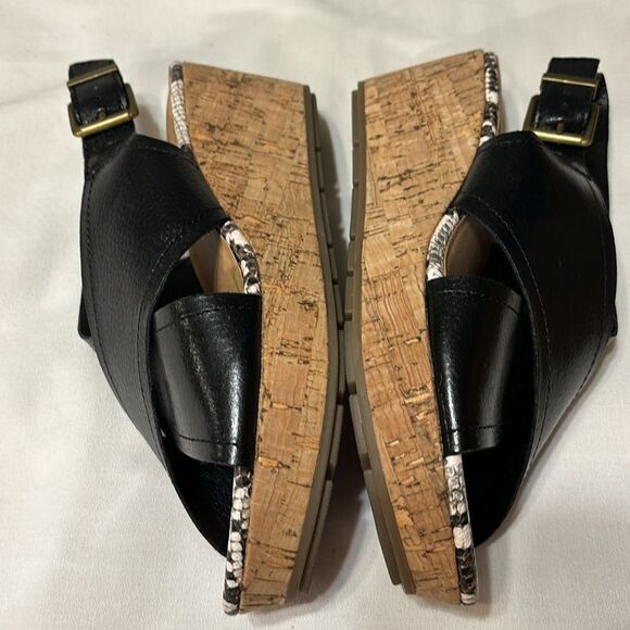 Dakota Chase size 6.5 open so platform wedge sandal.  Worn once inside only - Picture 3 of 9